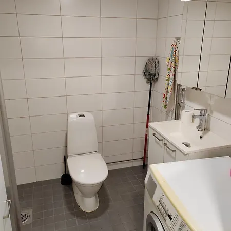 Reviisorinkatu 8 * Espoo
